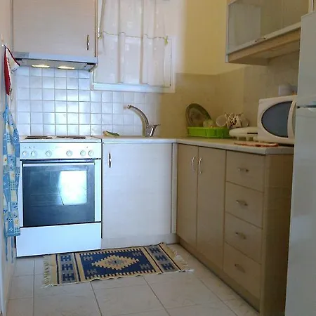 To Ampelaki アパート