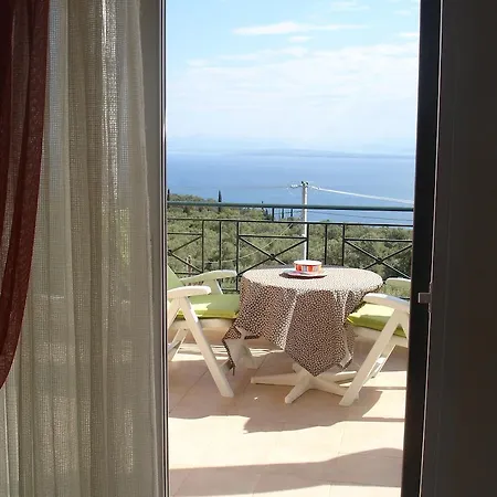 アパート To Ampelaki