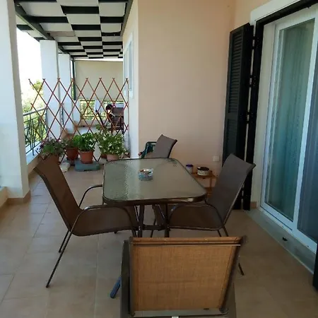 To Ampelaki * Tsoukaládhes