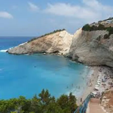 To Ampelaki Tsoukaládhes