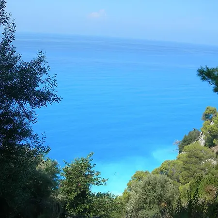 To Ampelaki Daire Tsoukaládhes